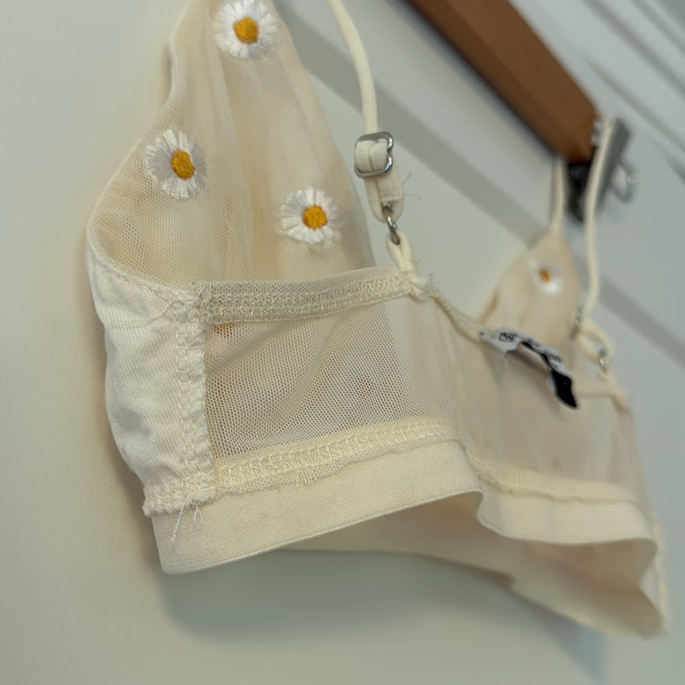 Stradivarius Daisy Bralette - Picture 11 of 12